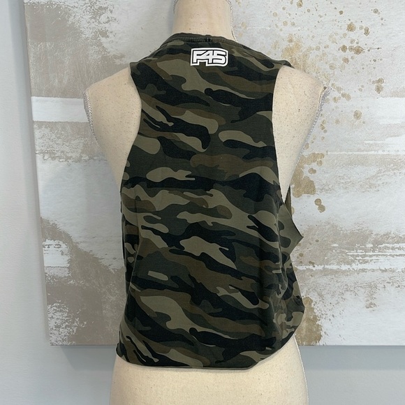 F45 Cropped Sleeveless Tee muscle camo tank FOXTROT - Picture 3 of 4
